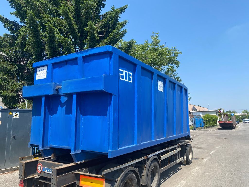 Cassone scarrabile MPS Maresca installato su autocarro